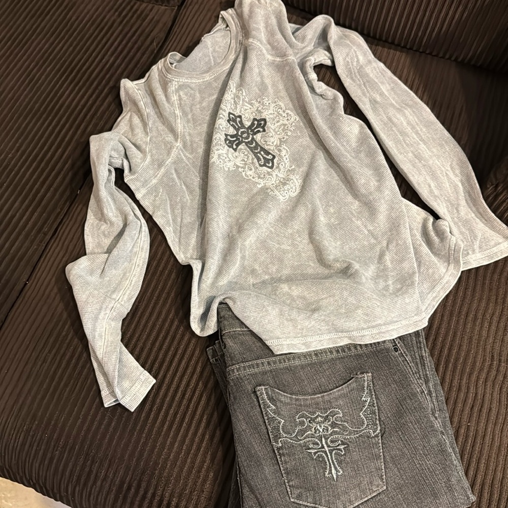 Grey top by One World Size M 100% cotton
Jeans by Cache listed in my closet